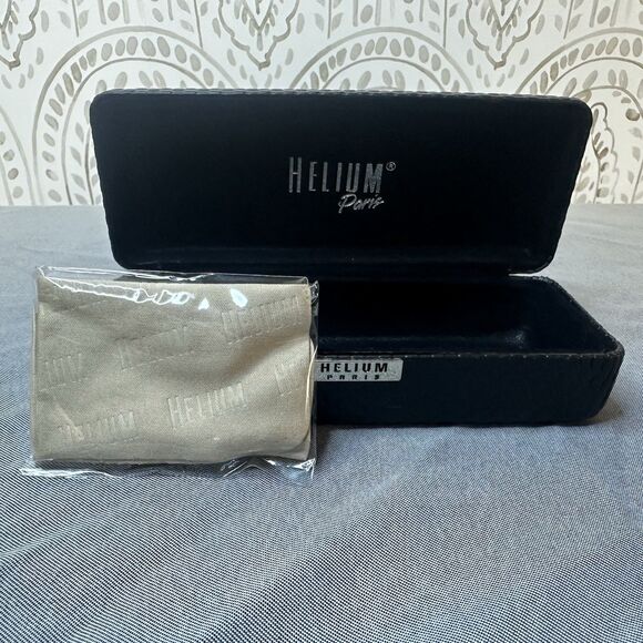NEW Helium Paris Black Hard Clamshell Eyeglasses Case Spring Closure‎ With Cloth - Picture 4 of 4